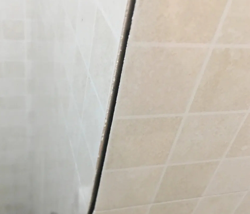丰台瓷砖空鼓维修公司分享阳台瓷砖脱落的修复过程可以分为以下几个步骤
